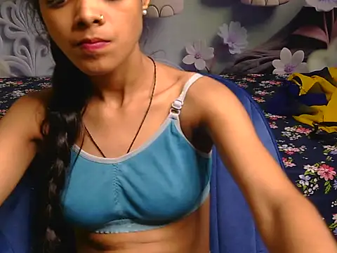 Snapshot of Isha-19 chatting on July 2, 5:35 am Isha-19 online show from July 2, 5:35 am