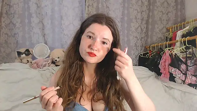 Snapshot of ChloeBrooklyn chatting on June 24, 2:05 pm ChloeBrooklyn online show from June 24, 2:05 pm