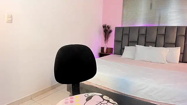 Melissa Freckles  online show from June 25, 8:57 pm