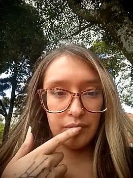 karla-giraldo1 online show from July 21, 4:42 pm