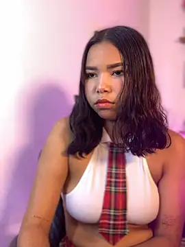 MaddyMichelle  online show from June 24, 1:32 pm