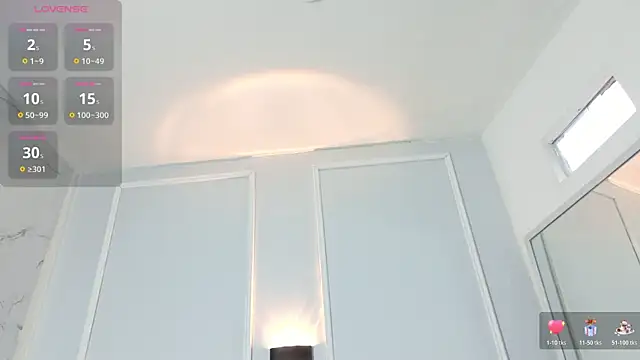 melannyhot69 online show from August 4, 10:23 pm