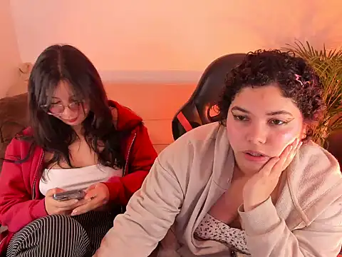 MaddieandVero online show from June 18, 1:06 am