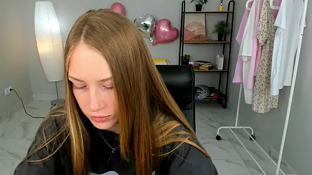 Mary Bradley online show from June 20, 2:20 pm