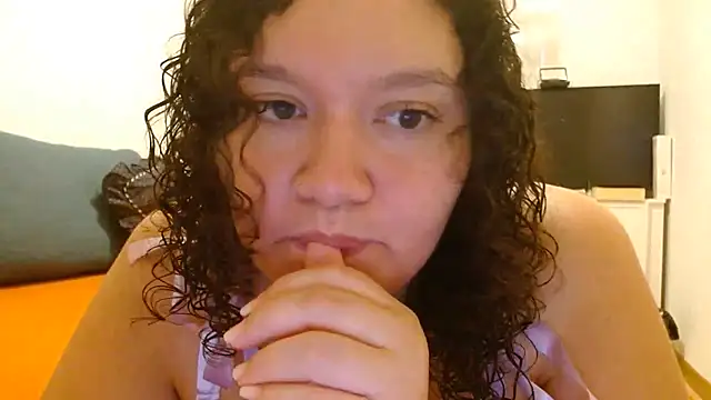 Snapshot of HeidiSanabria chatting on July 18, 11:08 pm HeidiSanabria online show from July 18, 11:08 pm