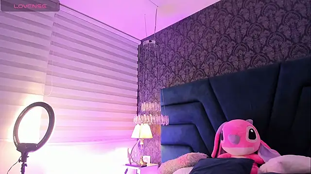 SteisyRoss online show from August 4, 12:03 am