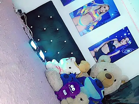Snapshot of HeidiVanessa chatting on June 20, 1:19 am HeidiVanessa online show from June 20, 1:19 am