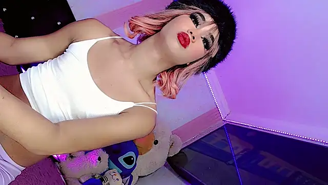 Snapshot of HeidiVanessa chatting on July 20, 1:02 pm HeidiVanessa online show from July 20, 1:02 pm