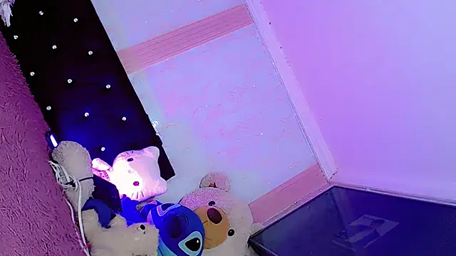 Snapshot of HeidiVanessa chatting on July 26, 2:35 pm HeidiVanessa online show from July 26, 2:35 pm