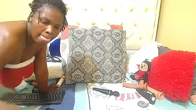 NoviaveeXXX online show from July 8, 4:44 pm
