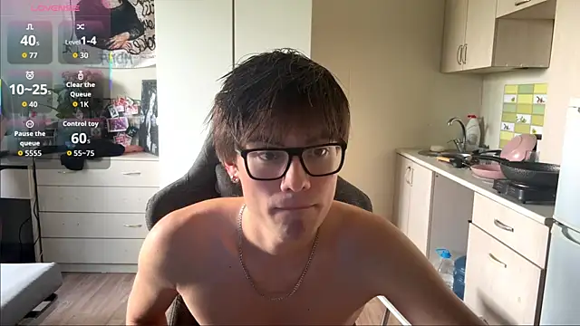 JadeNoiiir online show from July 31, 1:21 pm