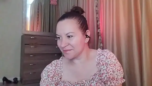 Lauralison online show from July 18, 2:32 pm