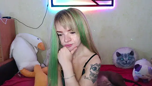 JadeEva online show from August 4, 6:05 am