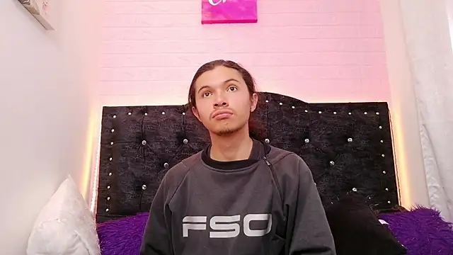 Frankie Lm online show from June 20, 3:37 pm