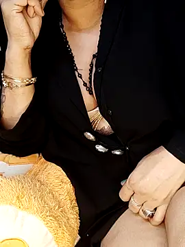 Snapshot of priyamani28 chatting on August 1, 5:34 pm priyamani28 online show from August 1, 5:34 pm