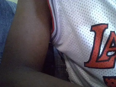 Snapshot of littleslutdiva254 chatting on June 29, 1:22 pm littleslutdiva254 online show from June 29, 1:22 pm