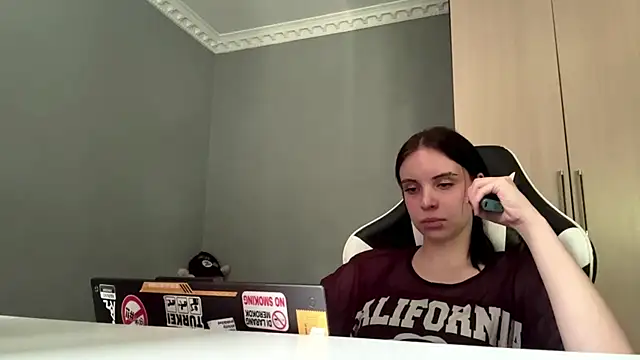 Snapshot of martinienjoyer chatting on July 7, 10:08 am martinienjoyer online show from July 7, 10:08 am