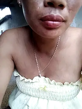 Snapshot of _Lynk_ chatting on August 1, 7:18 am Lynk online show from August 1, 7:18 am
