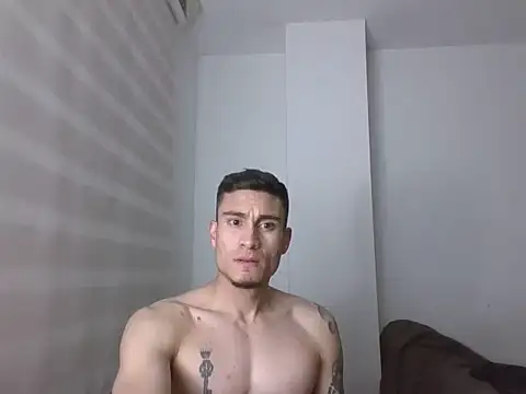 Alejandro00747 online show from August 9, 5:34 am