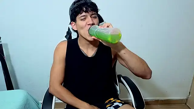 Noah  Dick online show from August 5, 1:08 am