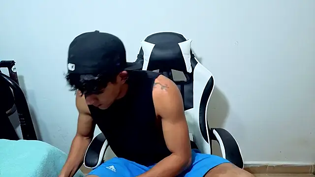 Noah  Dick online show from August 7, 1:29 am