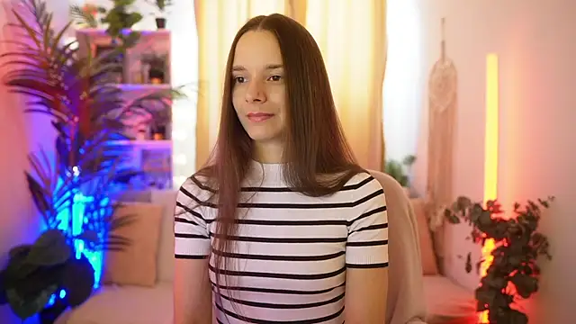 Anna Leah  online show from July 9, 1:37 pm