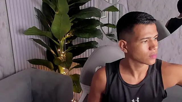 Noah sexhotty online show from July 3, 1:01 am