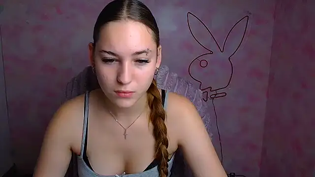 Snapshot of Holly_Mooon_ chatting on July 7, 5:21 am Holly Mooon online show from July 7, 5:21 am