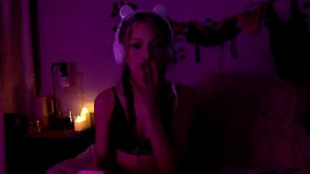 RavenHepburn online show from June 27, 2:49 am