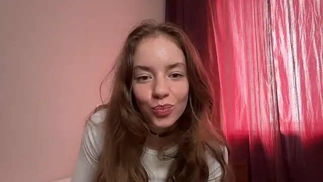 Snapshot of RoxyVivid chatting on July 6, 9:39 am RoxyVivid online show from July 6, 9:39 am