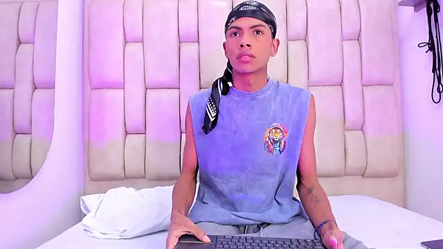 Cuteboyhenrik os online show from July 1, 2:35 am