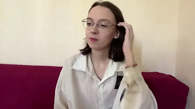 EvaRavelle online show from July 2, 7:25 am