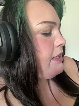 BbGurl18 online show from July 8, 8:24 pm