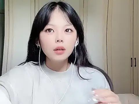 lila82828 online show from July 8, 4:17 am