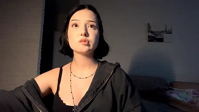 MiaLoon online show from July 4, 3:29 pm