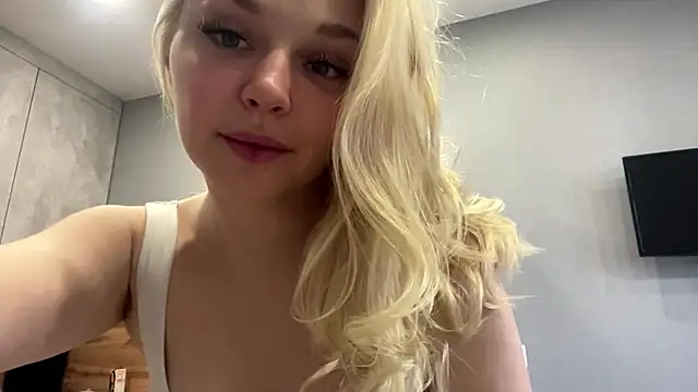 EvelynStars online show from July 1, 3:34 pm