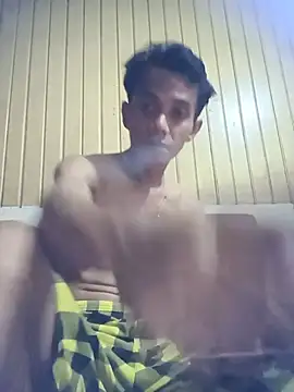 Snapshot of Younk001 chatting on July 28, 4:39 pm Younk001 online show from July 28, 4:39 pm