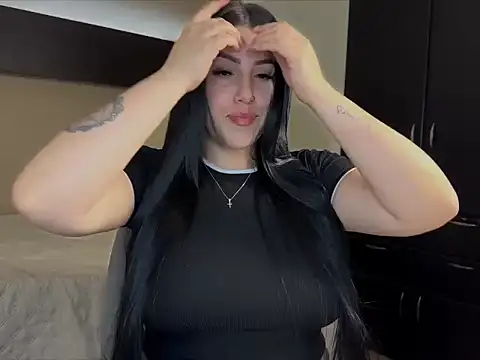 itsLucia  online show from July 16, 1:00 am