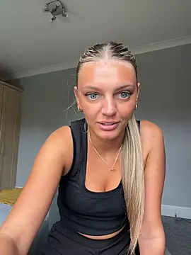 IndiaHughesUkx online show from July 22, 5:05 pm