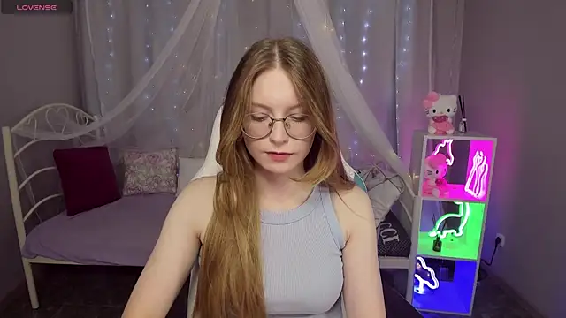 Snapshot of MaryVance chatting on July 6, 8:55 am MaryVance online show from July 6, 8:55 am