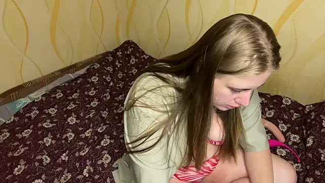 Snapshot of alina_bels chatting on July 4, 7:53 pm alina bels online show from July 4, 7:53 pm