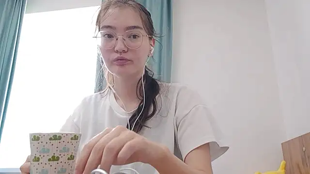 Snapshot of BeatrizGeving chatting on July 6, 7:16 am BeatrizGeving online show from July 6, 7:16 am