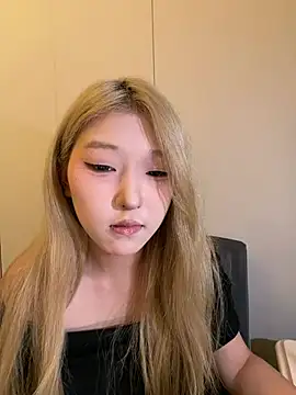 Snapshot of liyiyi- chatting on July 6, 10:56 am liyiyi- online show from July 6, 10:56 am