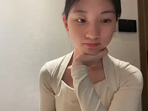 miumikkkki online show from July 8, 11:15 am