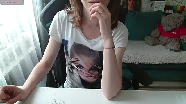 Snapshot of __Alisa__ chatting on July 7, 2:43 pm Alisa online show from July 7, 2:43 pm