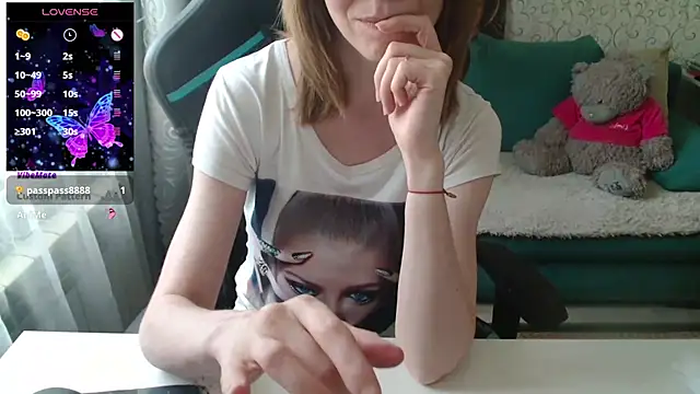 Snapshot of __Alisa__ chatting on July 20, 11:01 am Alisa online show from July 20, 11:01 am
