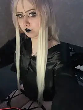Sindy-Lou online show from July 9, 10:25 pm