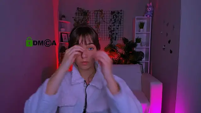 elodie crystal online show from July 23, 9:18 am
