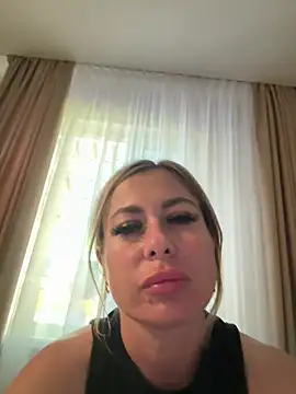 Snapshot of little_berry77 chatting on July 22, 9:56 am little berry77 online show from July 22, 9:56 am