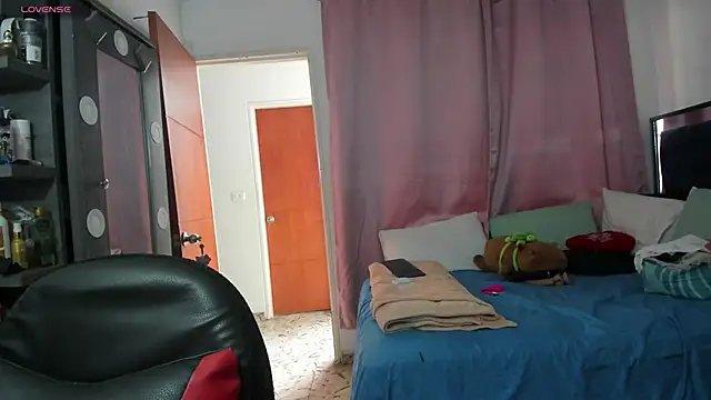 LupeAdams online show from June 21, 8:44 pm